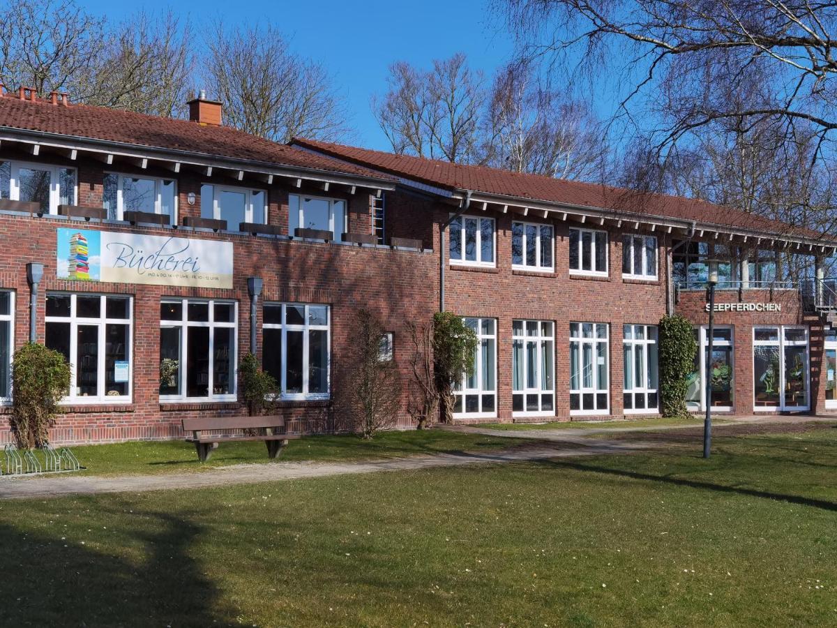 Schaake Hooksiel - Charmante Reetdachwohnung & Kostenfreier Parkplatz Экстерьер фото